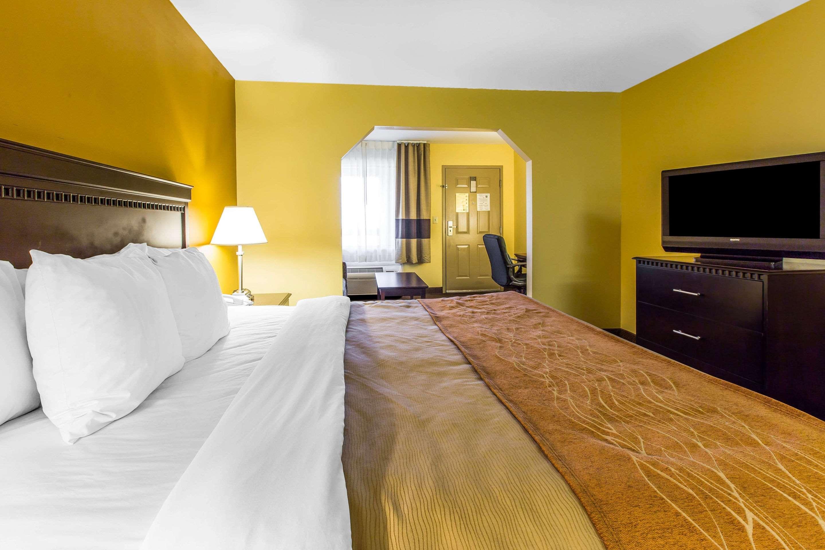 Clarion Pointe Forsyth I-75 Hotel Eksteriør billede