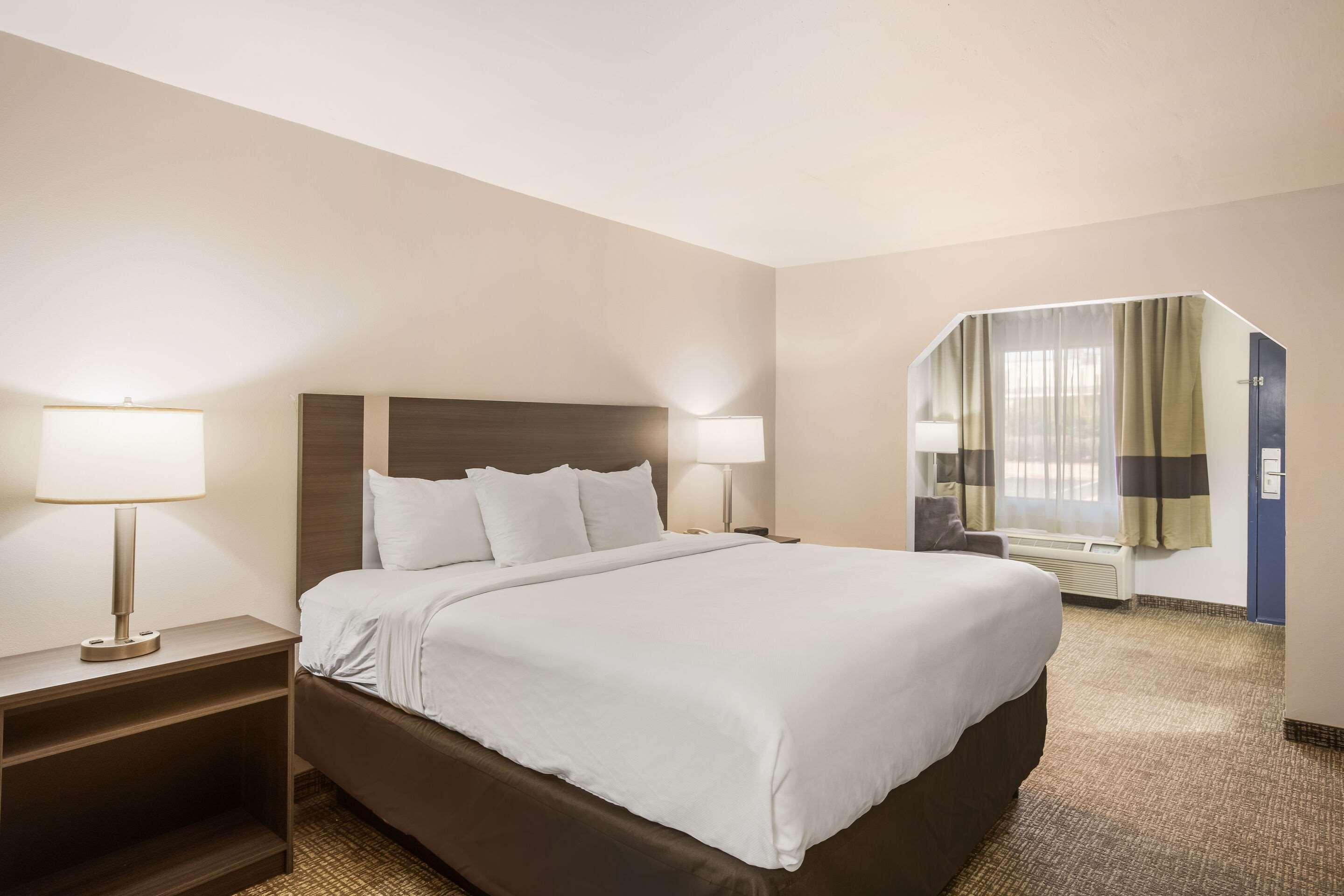 Clarion Pointe Forsyth I-75 Hotel Eksteriør billede