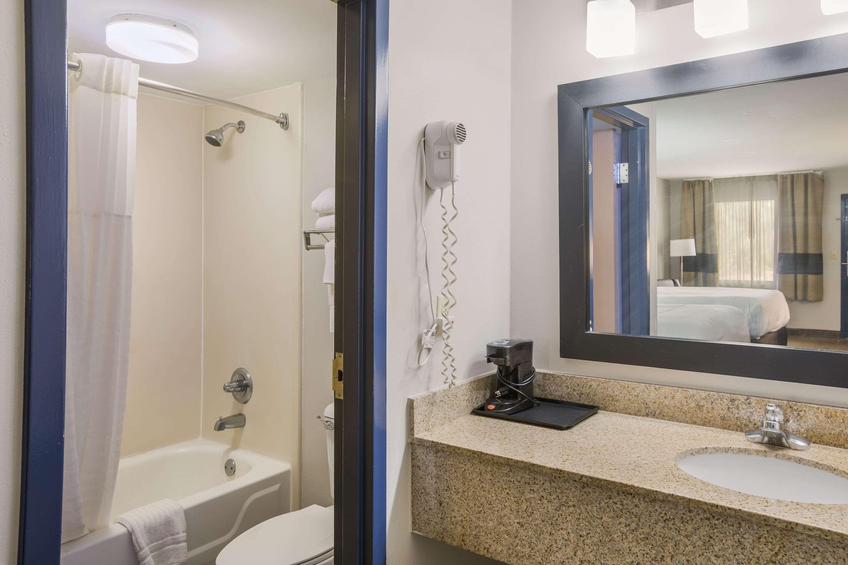 Clarion Pointe Forsyth I-75 Hotel Eksteriør billede