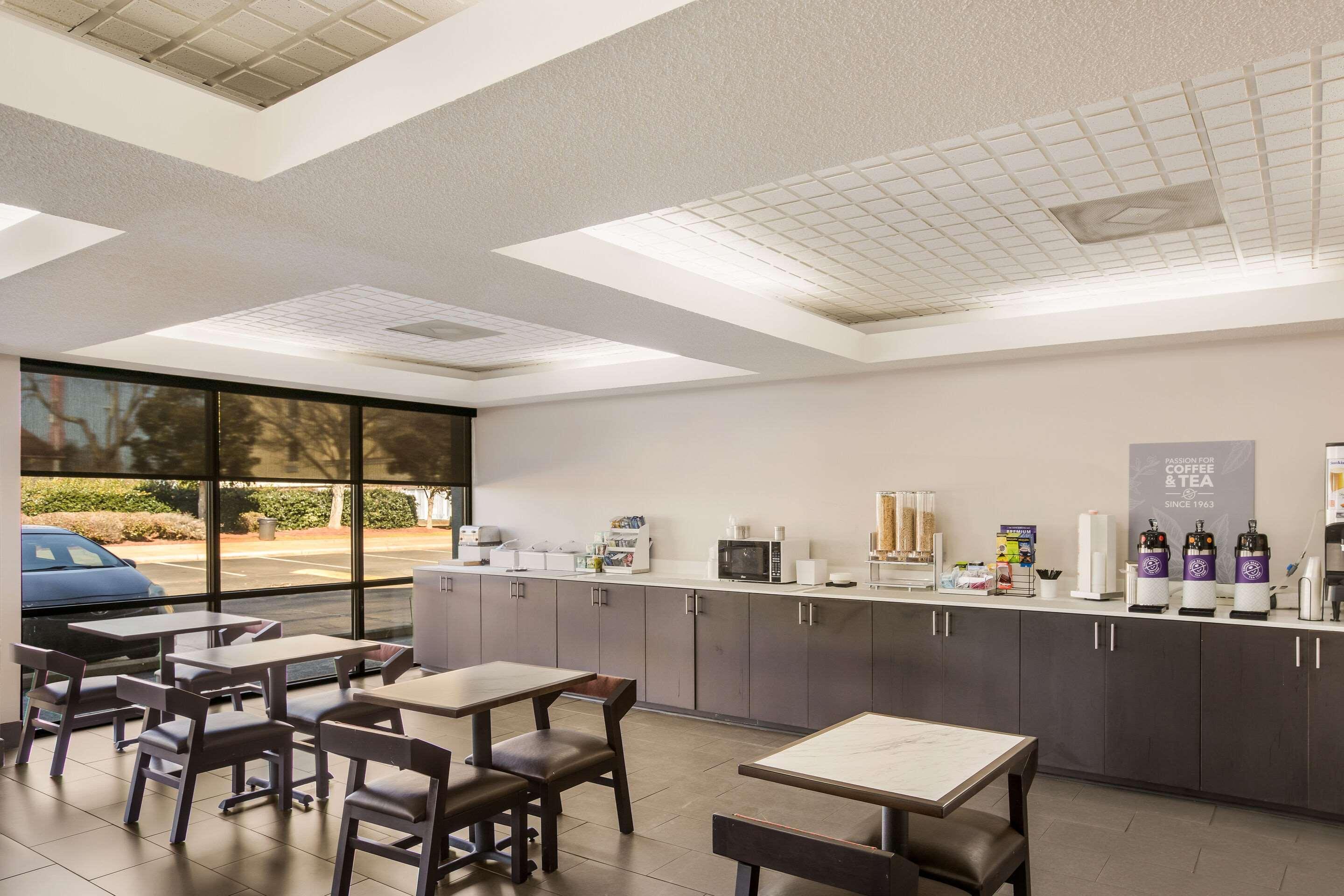 Clarion Pointe Forsyth I-75 Hotel Eksteriør billede