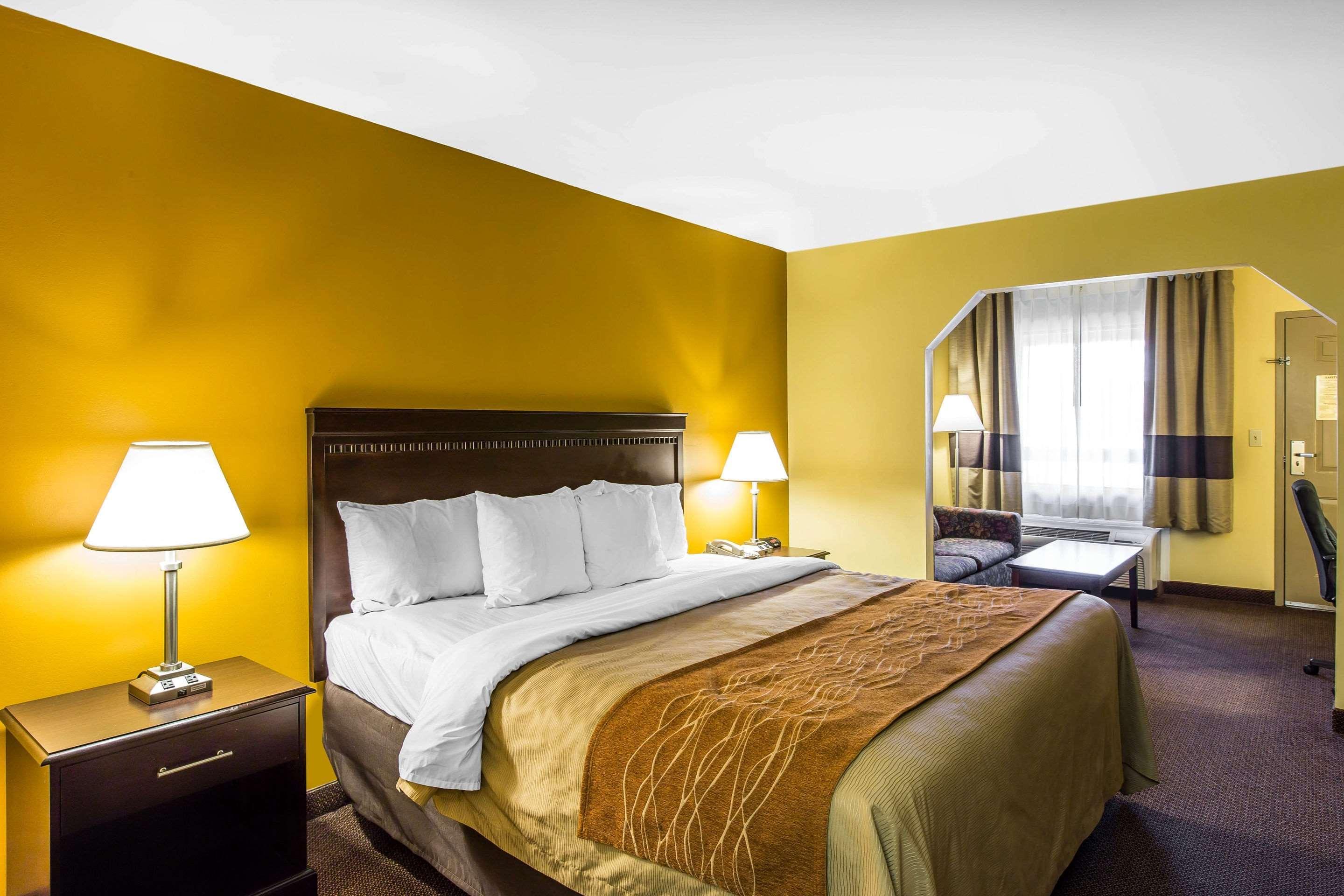 Clarion Pointe Forsyth I-75 Hotel Eksteriør billede