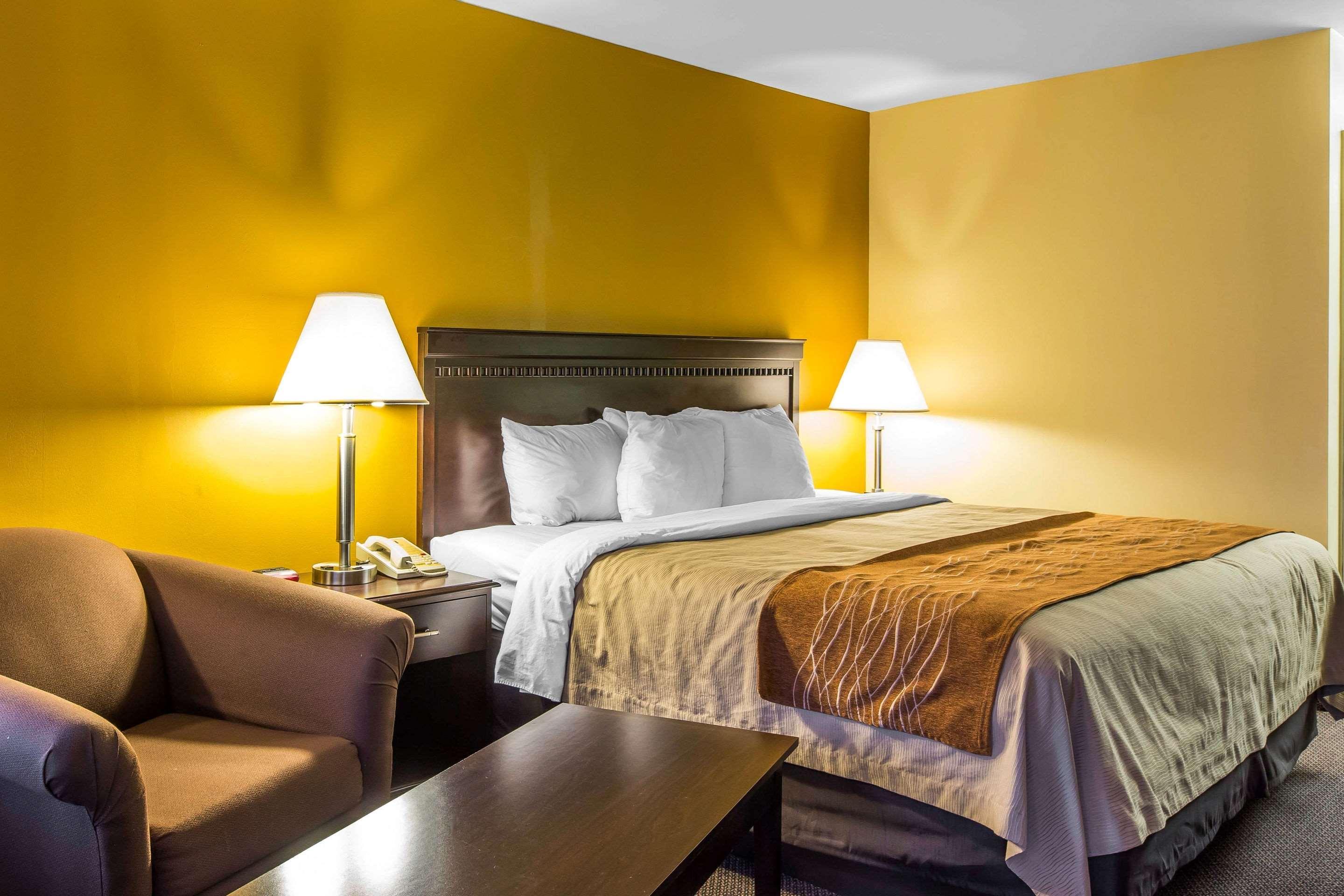 Clarion Pointe Forsyth I-75 Hotel Eksteriør billede