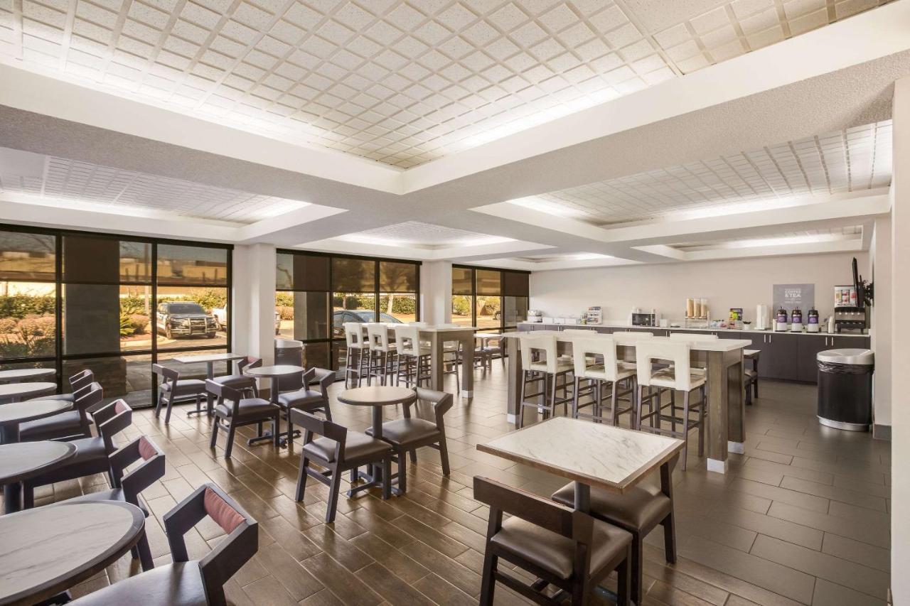 Clarion Pointe Forsyth I-75 Hotel Eksteriør billede