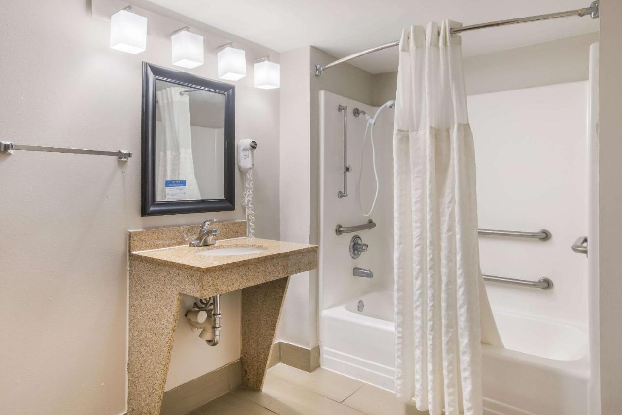 Clarion Pointe Forsyth I-75 Hotel Eksteriør billede